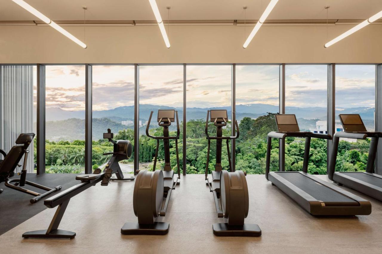 Hotel Hyatt Centric Kota Kinabalu Exterior foto The gym at the hotel