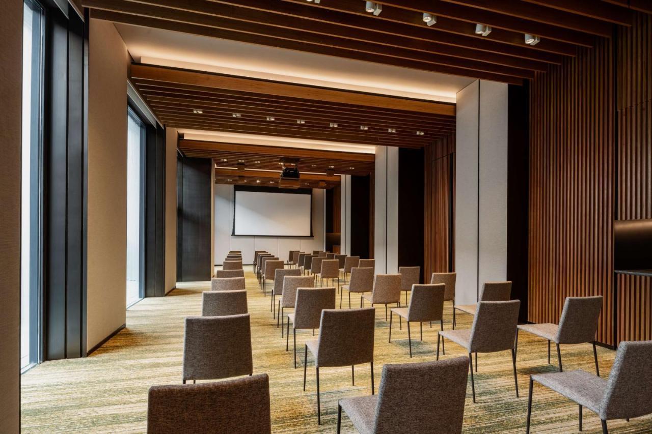 Hotel Hyatt Centric Kota Kinabalu Exterior foto Meeting room