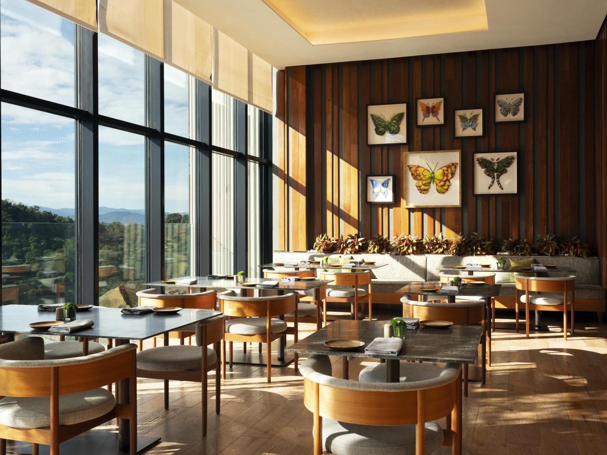 Hotel Hyatt Centric Kota Kinabalu Exterior foto The restaurant
